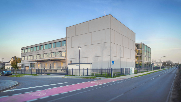 Am neuen Standort der Lunos Lüftungstechnik GmbH in Berlin-Falkensee 
hat eine erweiterte Forschungs- und Entwicklungsabteilung ihre Arbeit aufgenommen. - © Bild: Lunos
