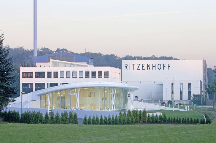 Der Showroom und die Produktion von Ritzenhoff im sauerländischen Marsberg - © Bild: Ritzenhoff
