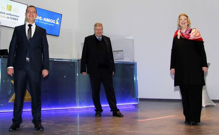Generationenwechsel bei Ziehl-Abegg (von links). Dennis Ziehl (neuer Aufsichtsratsvorsitzender), Uwe Ziehl (bisheriger Aufsichtsratsvorsitzender) und Sindia Ziehl (neues Aufsichtsratsmitglied).