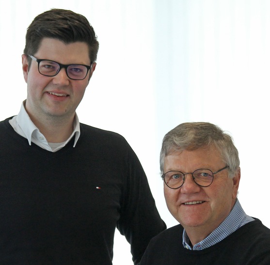Jan Bökenkröger (li.) hat die Geschäftsanteile sowie die Geschäftsführung von Kurt Bökenkröger (re.) übernommen.