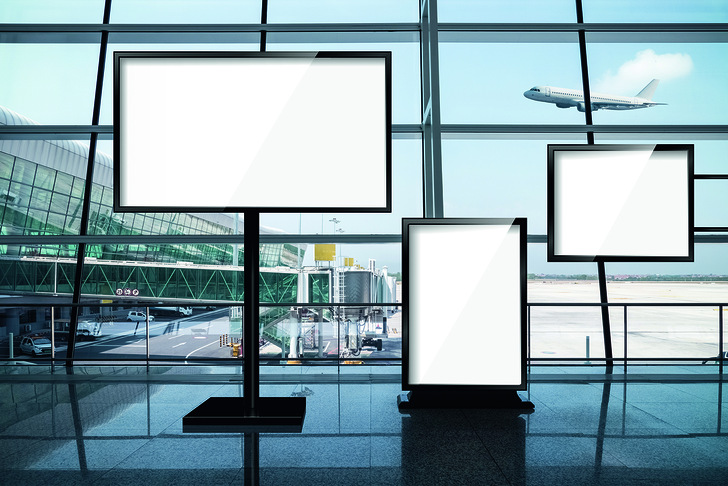 Kompakte Axial- und Radiallüfter von ebm-papst sorgen in digitalen Werbetafeln dafür, dass die Elektronik und das Modem kühl bleiben und die Scheibe nicht beschlägt.