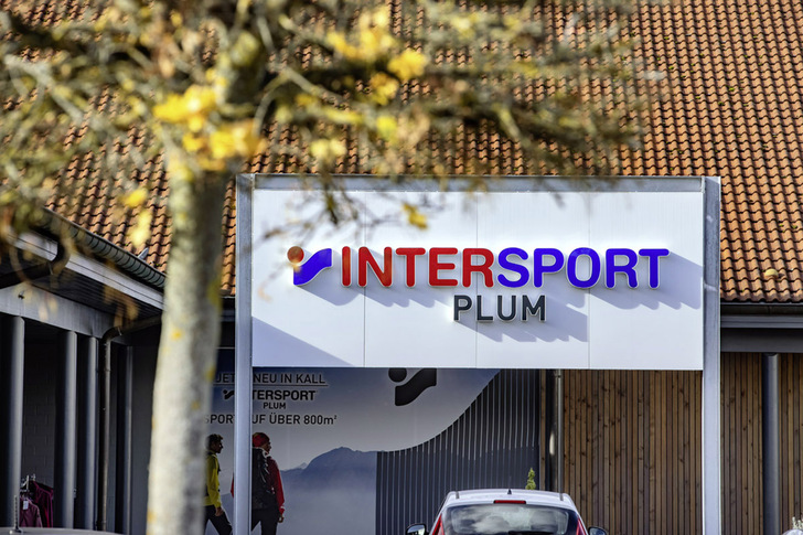 Die Intersport-Filiale Plum in Kall in der Eifel wurde um ca. 300 m2 Fläche erweitert und komplett renoviert bzw. im neuesten Intersport-Storedesign eingerichtet.