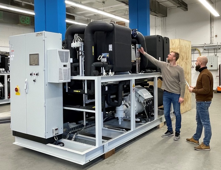 Leistungsmessung einer Hochtemperatur-Wärmepumpe auf dem Prüfstand.