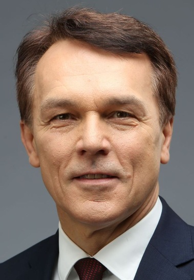 Vorstandsvorsitzender Peter Fenkl freut sich über das Wachstum von Ziehl-Abegg im aktuellen Jahr 2021.