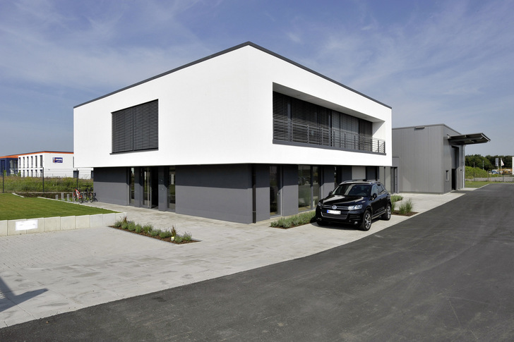 Eigentümer und Betreiber von Gewerbeimmobilien suchen immer öfter nach Lösungen, ihre Liegenschaft energiesparend und kostengünstig zu klimatisieren.