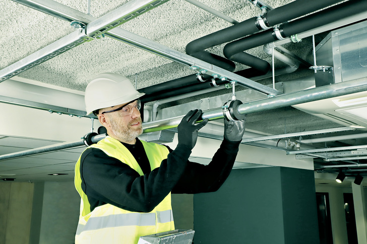 Bild 1: Bei der Art der Befestigung von Rohrleitungen sind eine ganze Reihe von Randbedingungen zu beachten.