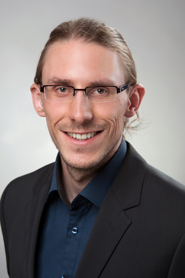 Dr. Alexander Schmeink