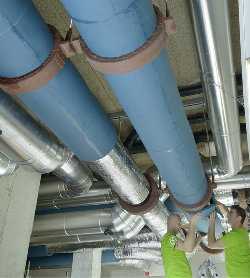 Nach mehrjähriger Betriebszeit musste die zentrale Kühlwasserleitung in einem großen Schweizer Krankenhaus saniert werden. - © Bild: Armacell

