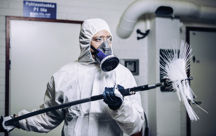 Für das Herstellen der Sauberkeit von Luftleitungen gibt es umfassende Reinigungssysteme. Beispielsweise lassen sich ausgehend von einer Öffnung bis zu 75 m Leitung in einem Stück säubern. - © Bild: LIFA Air / Poutanen
