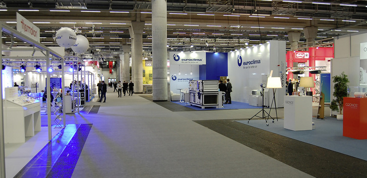 Breitere Gänge, kleine Stände – so präsentierte sich das Messekonzept der Indoor-Air in Frankfurt.