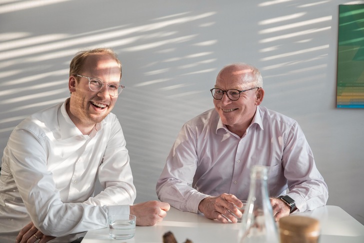 Max Viessmann, CEO Viessmann Group ab 1. Januar 2022 (li.) mit Prof. Dr. Martin Viessmann, Chairman of the Board of Directors.