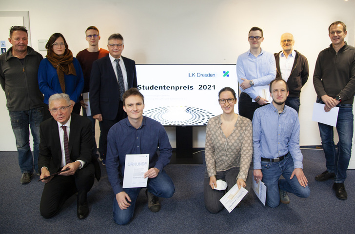 Die Preisträger: 
1. Preis (750 Euro) Conrad Richter, TU Dresden 
2. Preis (600 Euro) Fabian Lange, HTW Dresden, Timo Eichenhardt, TU Dresden, Max Kunath, TU Dresden 
3. Preis (450 Euro) Sophie Worofka, HTW Dresden, Pascal Jirschik, TU Dresden