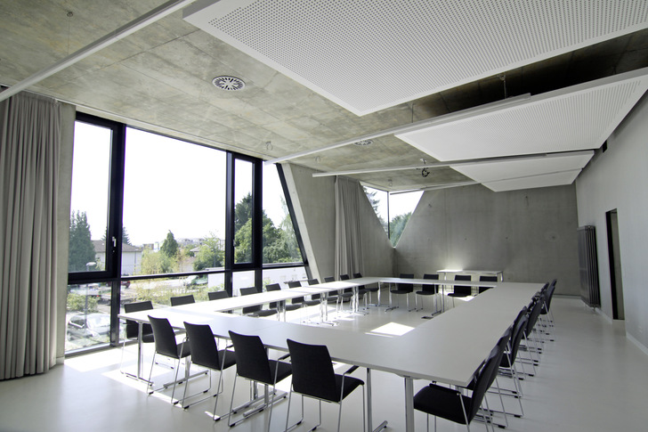 Das BTA-Lüftungssystem von Kiefer Klimatechnik versorgt die Unterrichtsräume des Grimmelshausen-Gymnasiums in Gelnhausen mit hygienisch frischer Außenluft.