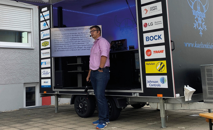 Locker und professionell: Michael Spintge souverän am Hänger.