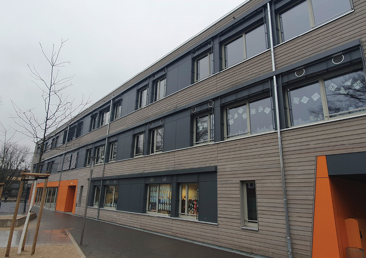 Im Neubau der Ursula-Wölfel-Grundschule in Wiesbaden sorgt ein System aus dezentraler und zentraler Lüftungstechnik von Airflow für eine frische Lernatmosphäre.