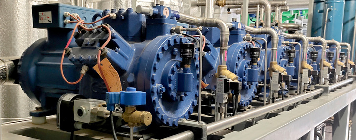 Für vier der sieben Eisflächen in Peking, die mit CO 2 - Kreisläufen arbeiten, fiel die Wahl auf Bock-Verdichter.