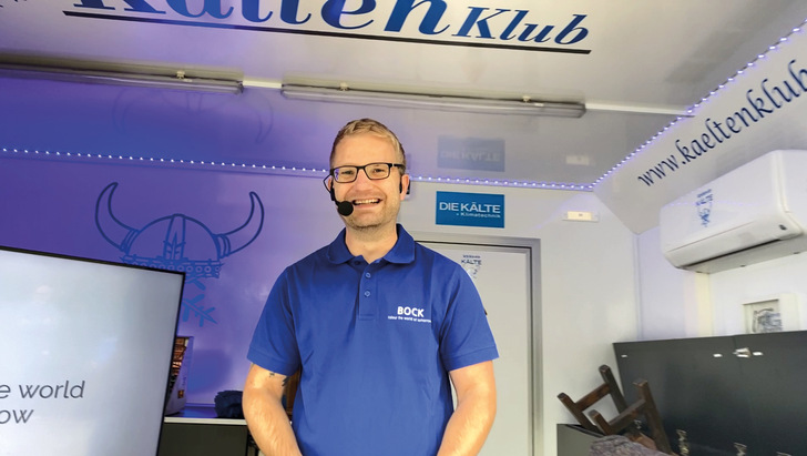 Philipp Schmid ist gut gelaunt. Anfangs noch zurückhaltend, ist er dann schnell in seinem Element.