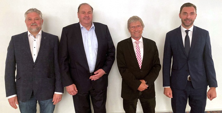 v. li.: Harald Luger, neues Vorstandsmitglied und Obmann Technik, Andreas von Thun, Vorstandsvorsitzender, Günther Mertz, bisheriger Geschäftsführer, Christian Weger, stellvertretender Vorsitzender und Obmann Marketing.