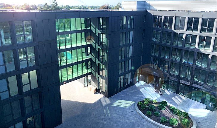 Das Bürogebäude Smart Office verlangte nach einem besonderen und leistungsfähigen Lüftungs- und Kühlkonzept.