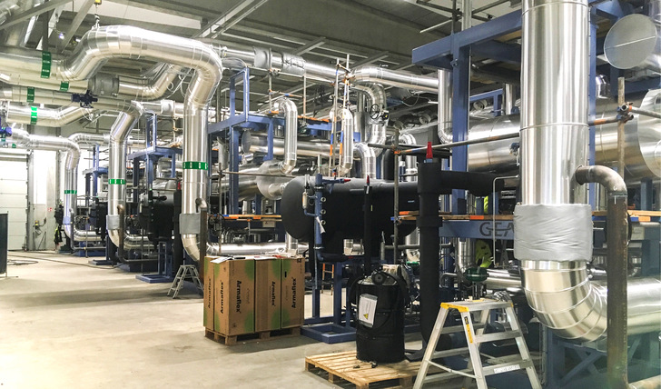 Das in Malmö installierte Ammoniak-Wärmepumpensystem. - © Bild: GEA
