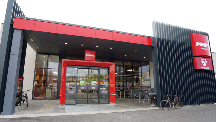 Der Penny Markt im tschechischen Kolìn hat mithilfe des ­Energiemanagement-Systems EsyCool green bereits ­Energieeinsparungen realisiert.