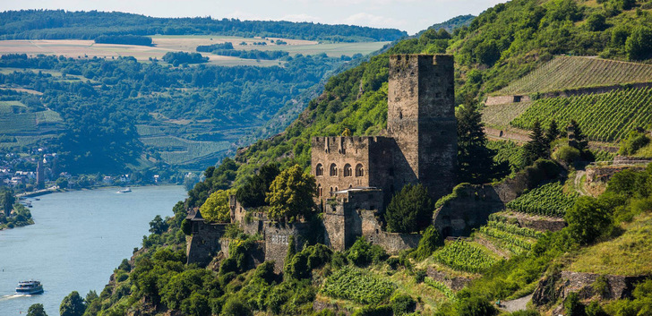 Die Burg Gutenfels thront bereits seit über 900 Jahren auf einer Anhöhe über der Stadt Kaub im Rhein-Lahn-Kreis in Rheinland-Pfalz.