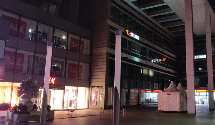 Mainzer Einkaufszentrum der Aachener Grundvermögen – auch bei Nacht ein attraktives Objekt. - © Bild: Luftmeister
