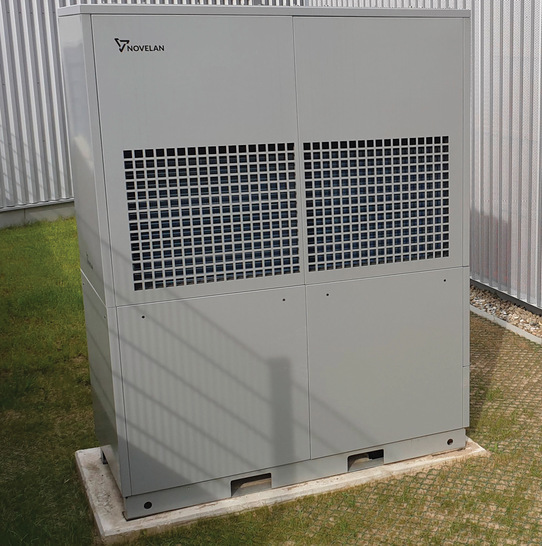 Sie erbringt im Schnitt pro Jahr mehr als 70.000 kWh Heiz- beziehungsweise Kühlleistung: Novelan-Wärmepumpe LAP 45.