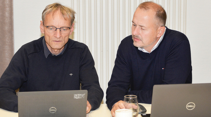 Dr. Ralph Krause (links) und Frank Barnert leiten künftig die neu ­strukturierte FGK-Arbeitsgruppe 04 Raumklima. - © Bild: FGK
