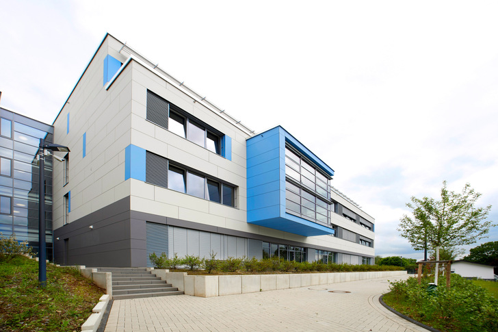 Neubau der Gesamtschule im Schulzentrum Much: 32 Lüftungsgeräte von Airflow sorgen hier für eine gesunde Lernatmosphäre.