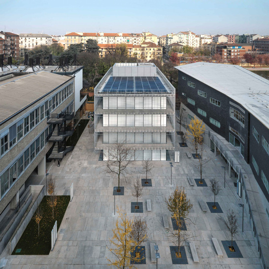 Ziel des Sanierungsprojektes am Politecnico Miloano war die Realisierung neuer Gebäude, die durch neu geschaffene Grünflächen mit den ­historischen Campus-Gebäuden verbunden werden. - © Bild: Enrico Cano
