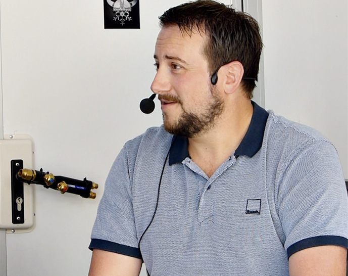 Göran Wichelmann ist Montageleiter bei Engie in Hamburg. Er koordiniert Baustellen, Mensch und Material.