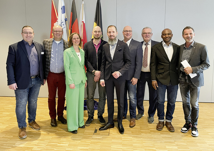 Der neu gewählte Vorstand der Landesinnung (v.l.n.r.): Heiko Denner, Holger Spörck, Janet Niebauer, Thorsten Seitz, Markus Freund, Peter Scheidthauer, Walter Walz, Evans Imasuen, Andreas Hüfner