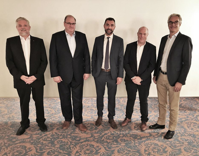 Neuer und bisheriger Vorstand des Herstellerverbandes Raumlufttechnische Geräte e. V. (v.li.): stellv. Vorsitzender Harald Luger, Vors. Andreas von Thun, bish. stellv. Vorsitzender Christian Weger, GF Frank Ernst und der neue stellv. Vorsitzende Patrick Honer.