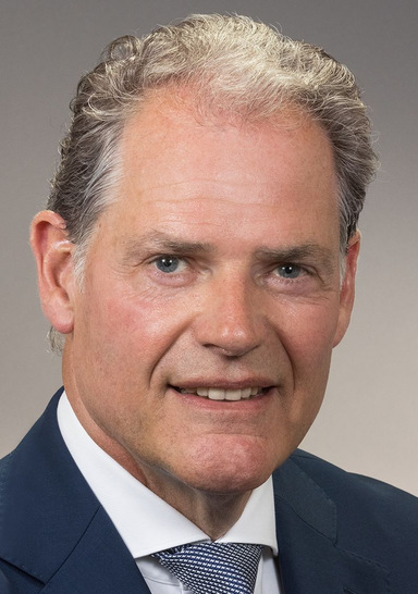 Heinz-Werner Schmidt (62) wird ab 1. September 2023 neuer und damit zweiter Geschäftsführer bei der Stiebel Eltron-Gruppe, zuständig für Vertrieb und Marketing.