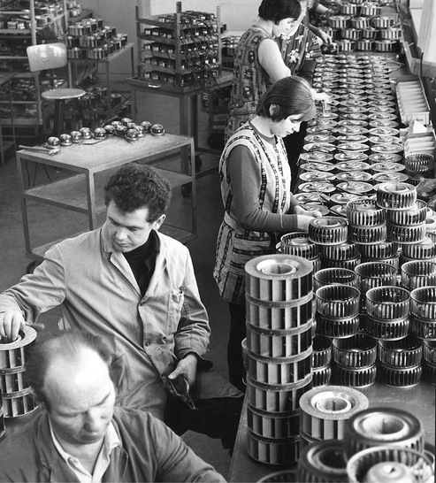1968: Blick in die Produktion von Radialventilatoren bei Elektrobau Mulfingen. - © Bild: Bild: ebm-papst
