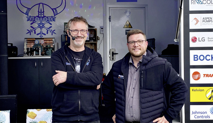 Bernd Kröger (rechts) ist Area Sales Manager bei Panasonic. Er ist für die Wärmepumpen in Nord-West-­Deutschland zuständig. - © Bild: KältenKlub
