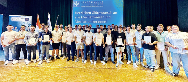 53 Mechatroniker für Kälte­technik wurden am 7. September in Maintal freigesprochen