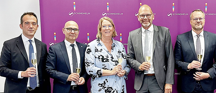 Das Management nach der Unterzeichnung der Verein­barung. v.l: Arthur Targon, Bernd Haller-Epta; Sonja Reckhorn, Martin Rüterbories, Björn Reckhorn-Heifo