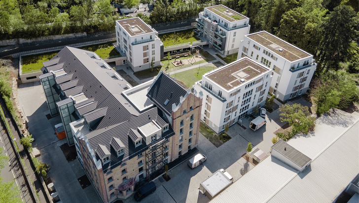  Es verbindet historische Bausubstanz mit modernem Wohnkomfort und umweltfreundlicher Wärmeversorgung: das Areal der Alten Mälzerei in Würzburg.