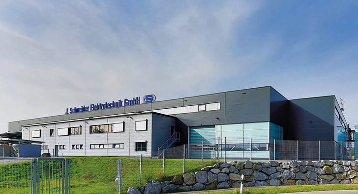 An vier Produktionsstandorten in Offenburg fertigt die J. Schneider Elektrotechnik GmbH mit rund 420 Mitarbeitern vor allem Transformatoren, unterbrechungsfreie Stromversorgungen und Hochspannungsnetzgeräte