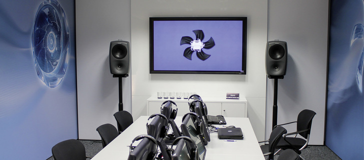 Blick in das Psychoakustik-Labor für Testhörer.