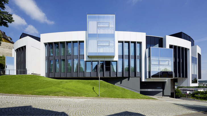  Für Anwendungen mit besonders hohem Warmwasserbedarf stellt die separate Bereitstellung von Warmwasser eine besonders effiziente Lösung dar.