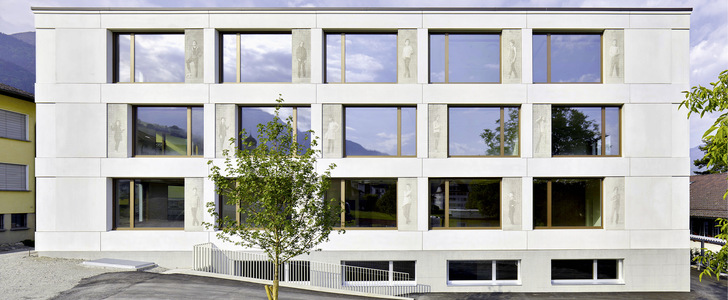 Das Schulhaus Türli in Sachseln in der Schweiz ist mit einem nachhaltigen BTA-Lüftungssystem ausgestattet. - © Bild: Kiefer Klimatechnik / Martin Wittwer
