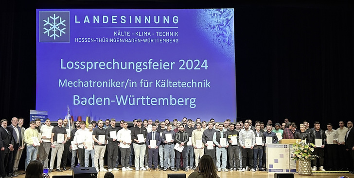 Lossprechungsfeier in Baden-Württemberg für 96 Mechatroniker und eine Mechatronikerin - © Bild: Landesinnung Kälte-Klima-Technik
