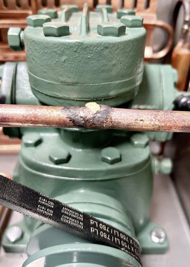  Die abgedichtete Leckage ist leicht erkennbar.