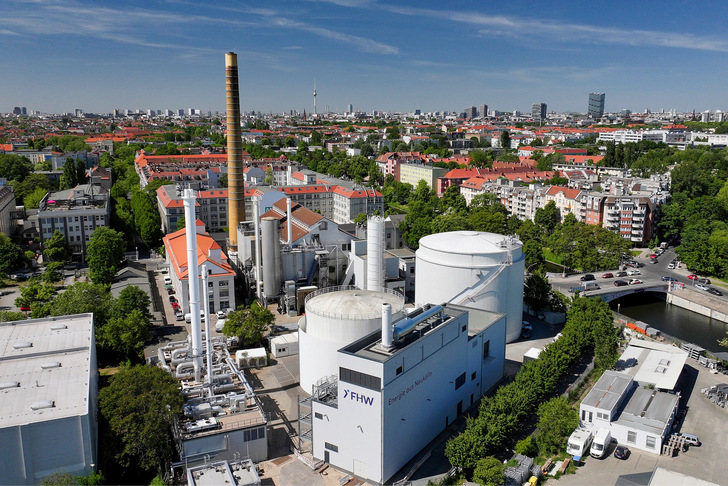 Für das Projekt „ökologisch-soziale Energiewende“ setzt das Fernheizwerk Neukölln auf zwei Großwärmepumpen von GEA. .