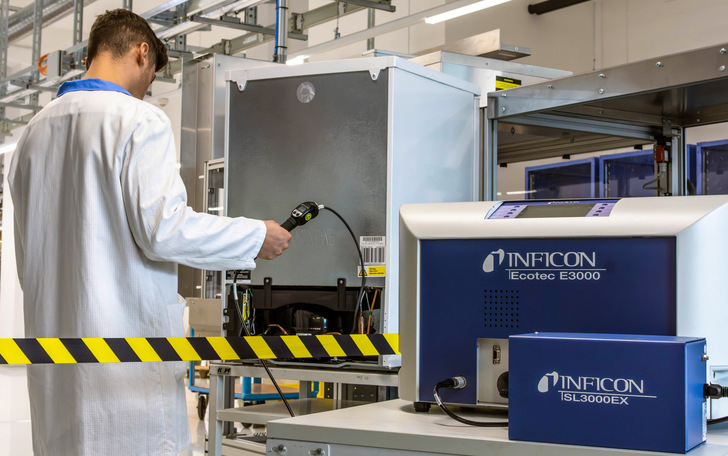 Das Prinzip für eine sichere Schnüffellecksuche bei der Verwendung von brennbaren Kältemitteln ist räumliche Distanz.