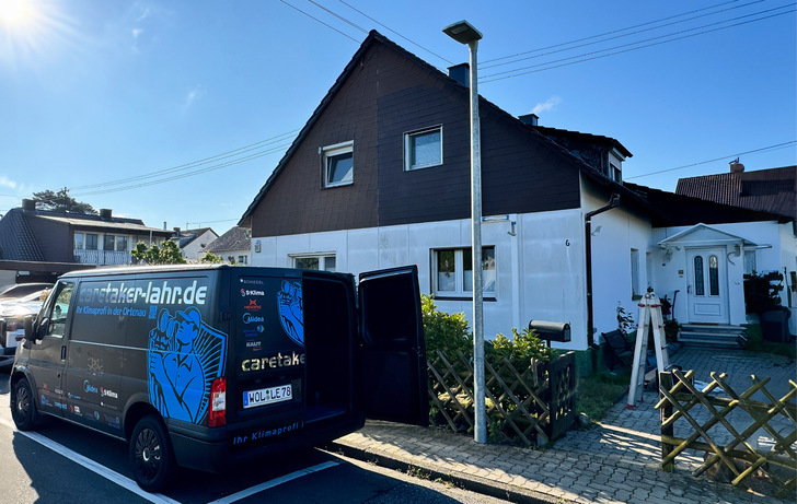 Wenn wie hier kein Heizungsrohrsystem verbaut ist, bleibt nur eine kosteneffiziente Alternative.