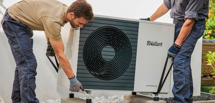 Für die Platzierung der Außengeräte von Luft- / Wasser-Wärmepumpen gibt es zahlreiche Aufstellungsvarianten. Dadurch bedingt wachsen die denkbaren Fehlerquellen.